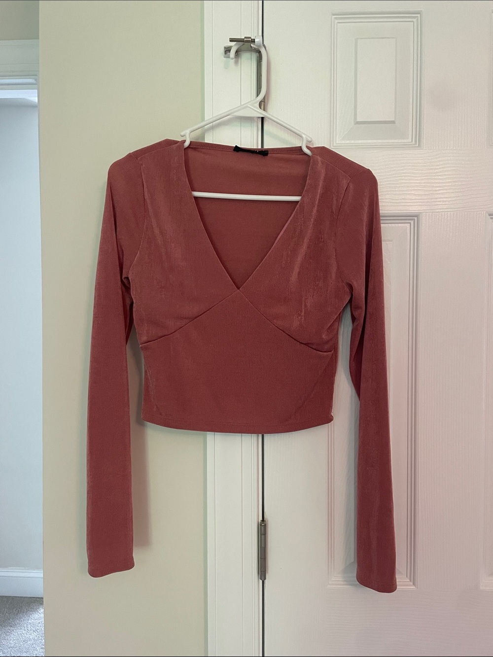 Mauve V-Neck Long Sleeve Crop Top